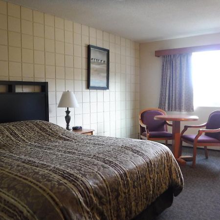 Haida Way Motor Inn Port McNeill Екстериор снимка