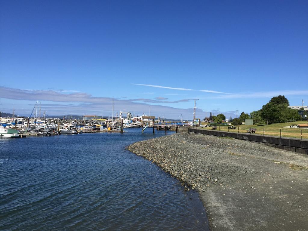 Haida Way Motor Inn Port McNeill Екстериор снимка