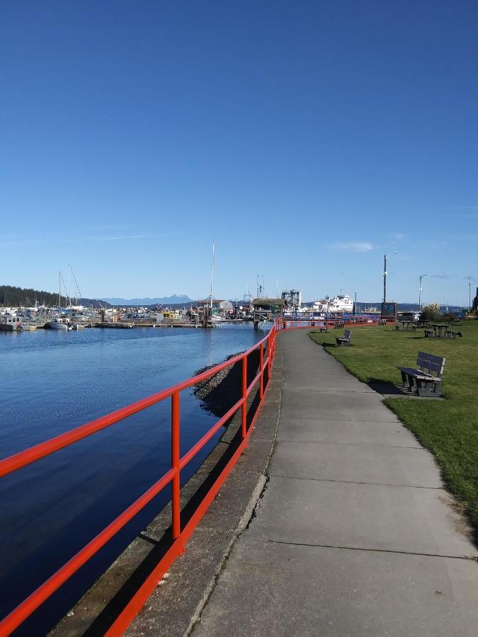 Haida Way Motor Inn Port McNeill Екстериор снимка
