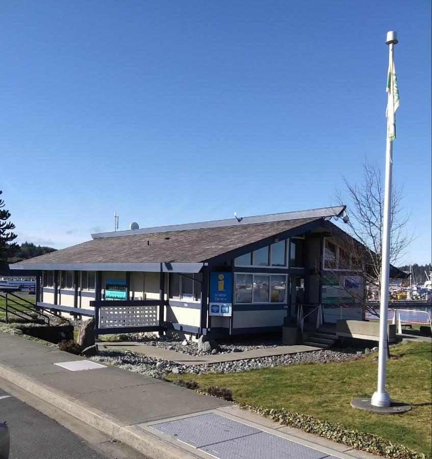 Haida Way Motor Inn Port McNeill Екстериор снимка