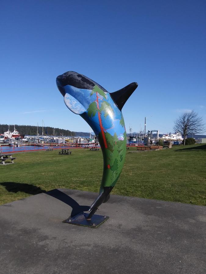 Haida Way Motor Inn Port McNeill Екстериор снимка