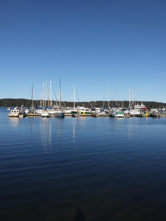Haida Way Motor Inn Port McNeill Екстериор снимка